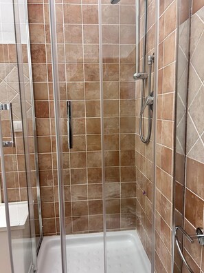 Shower, hair dryer, bidet, towels - 🏡Accommodation Rental
🏊Private Swimming Pool
🌊Sea view
🪴Private garden (Budoni)