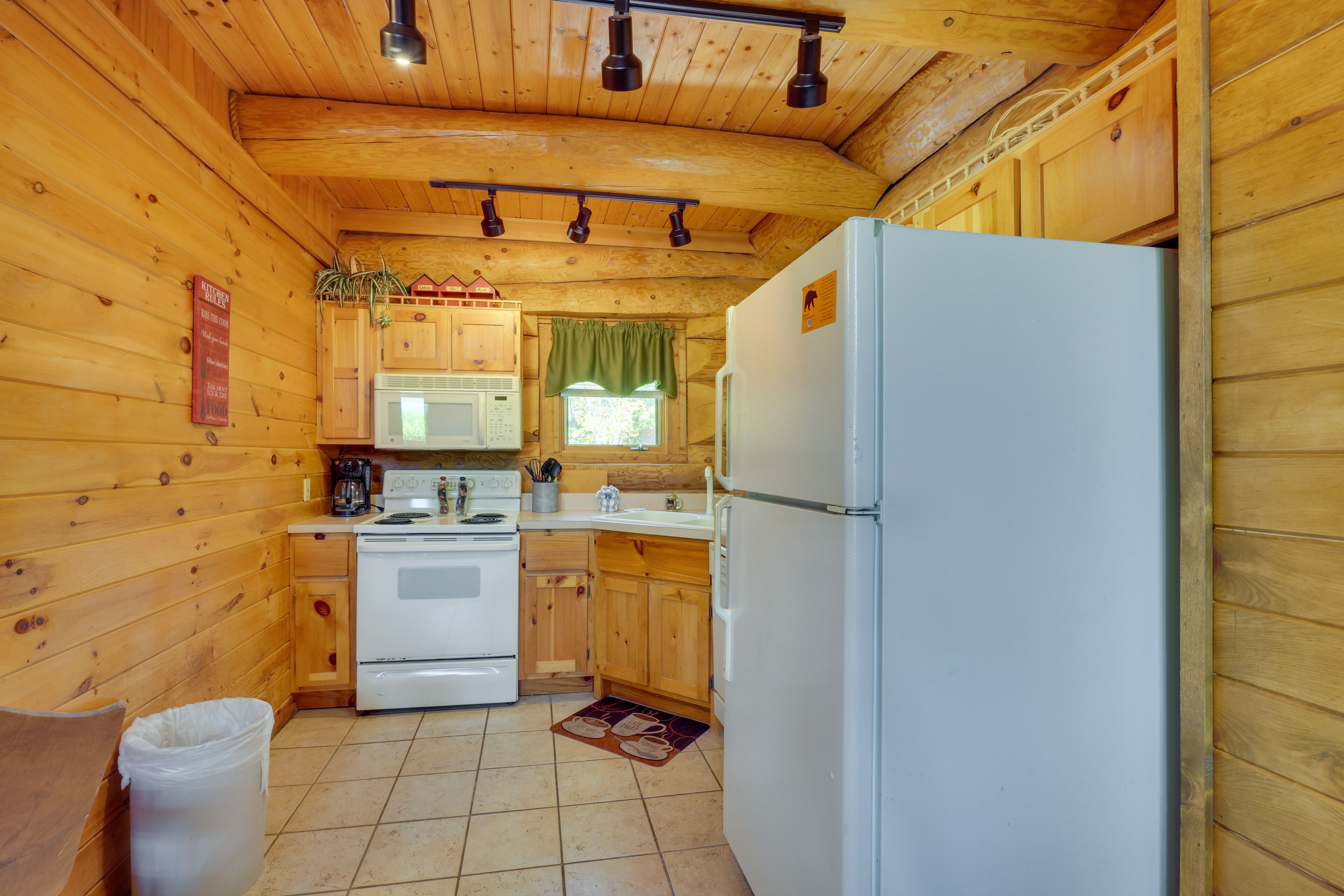 Smoky Mountain Vacation Rental with Hot Tub!