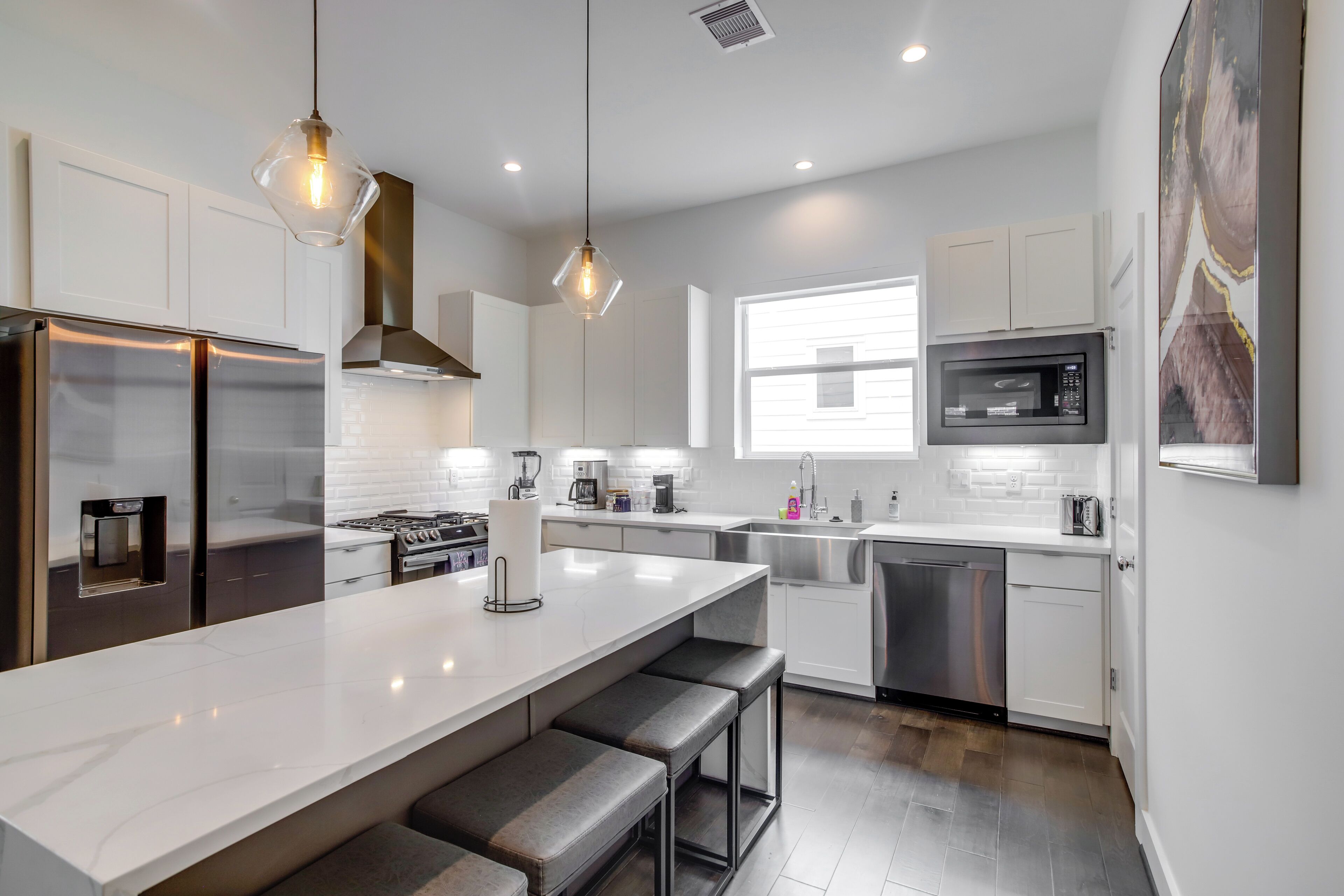 Inviting H-Town Home Near Shops & Golf Courses!