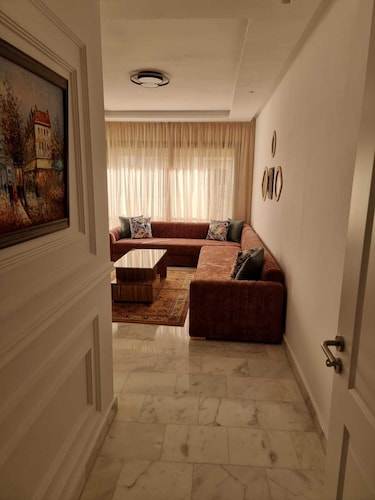 Dari's House Nearest Place TO Airport MED V