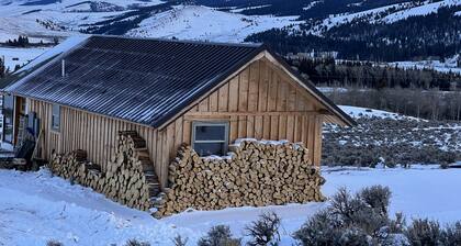 RamsHorn Peak Cabin + 15 Acres, Great view, Animal friendly.