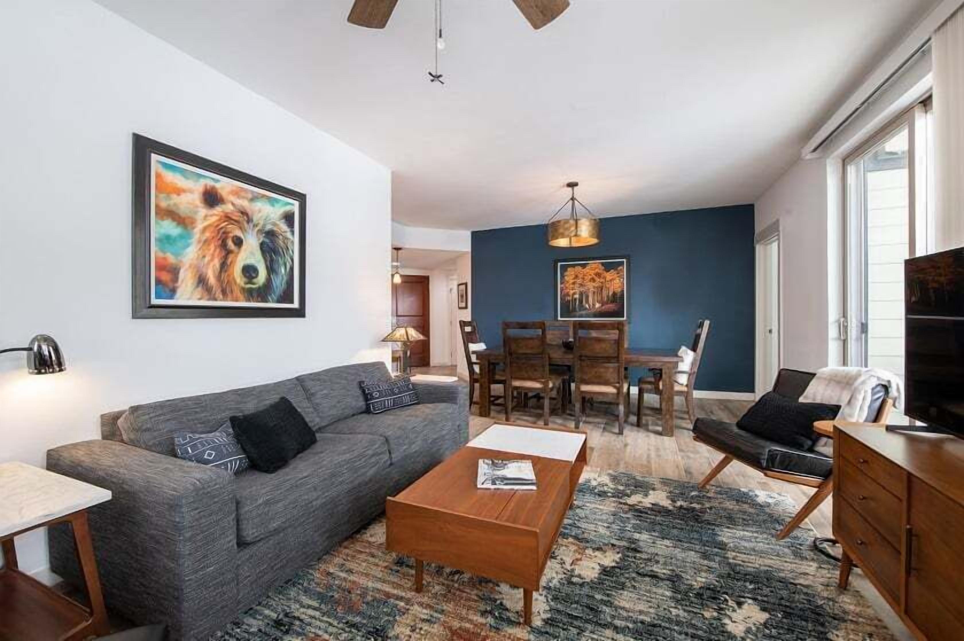 Televisión y chimenea 