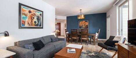 Televisión y chimenea