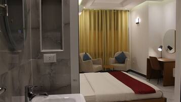 Senger med Select Comfort-madrass, minibar og individuelt innredet