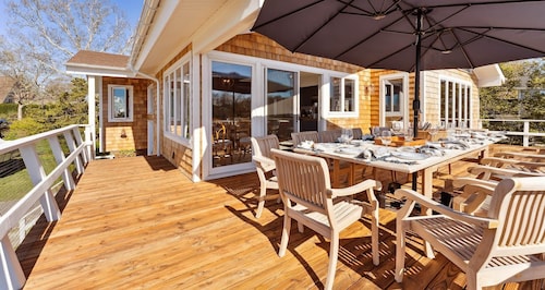 Minutes to Shinnecock Hills US Open, Sleeps 12, Waterfront, Ample Parking