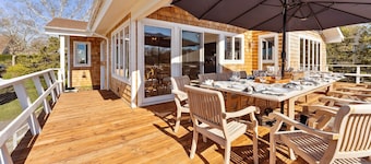 Minutes to Shinnecock Hills US Open, Sleeps 12, Waterfront, Ample Parking