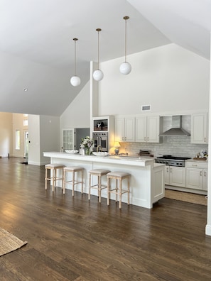 Mikrowelle, Ofen, Herdplatte, Geschirrspüler