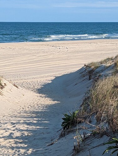 4th house from the beach!