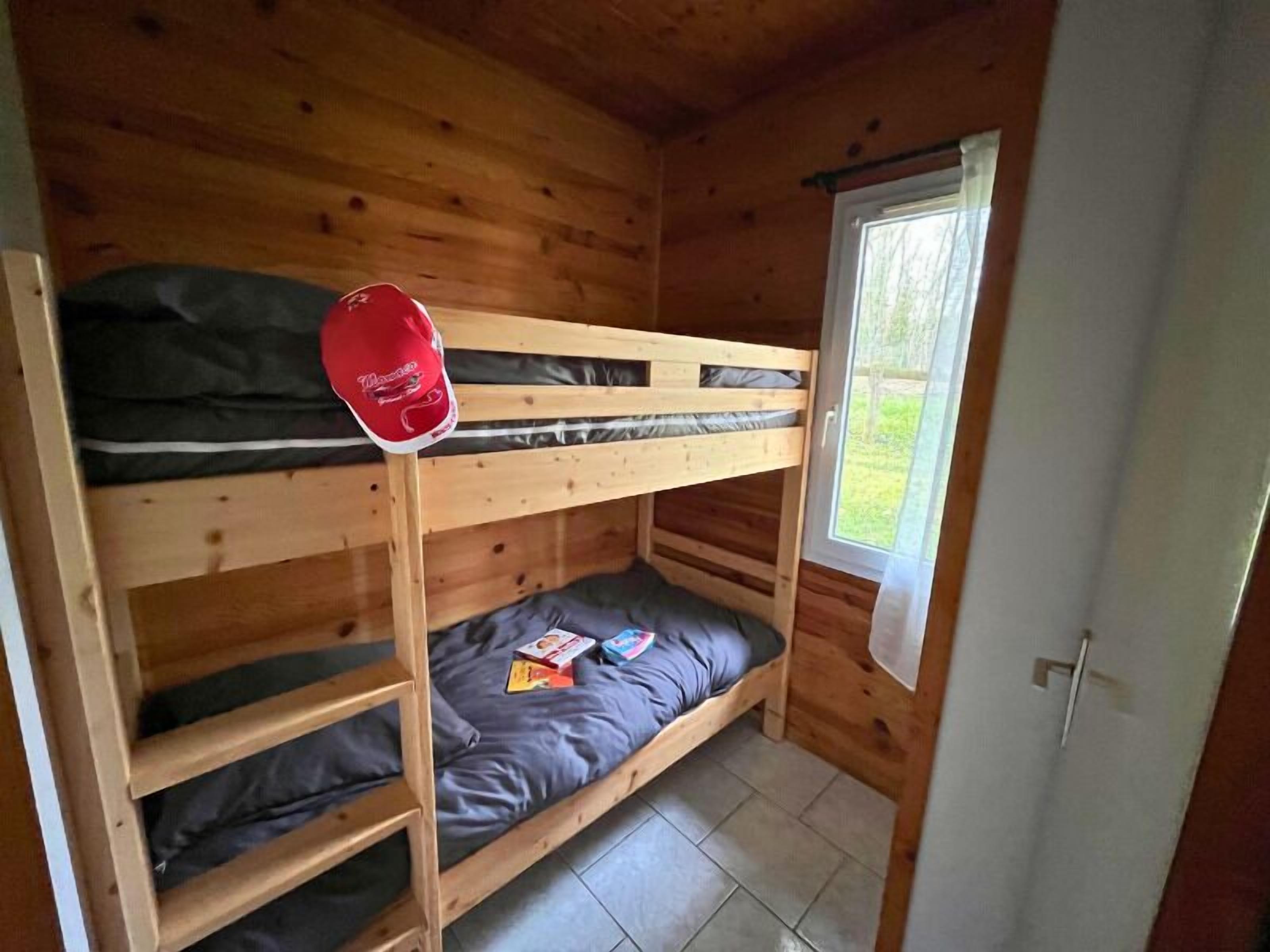 Cribs (surcharge), WiFi (free), individually furnished