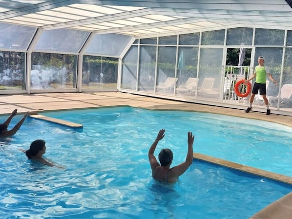 Seasonal outdoor pool, open 9:00 AM to 8:00 PM, pool loungers