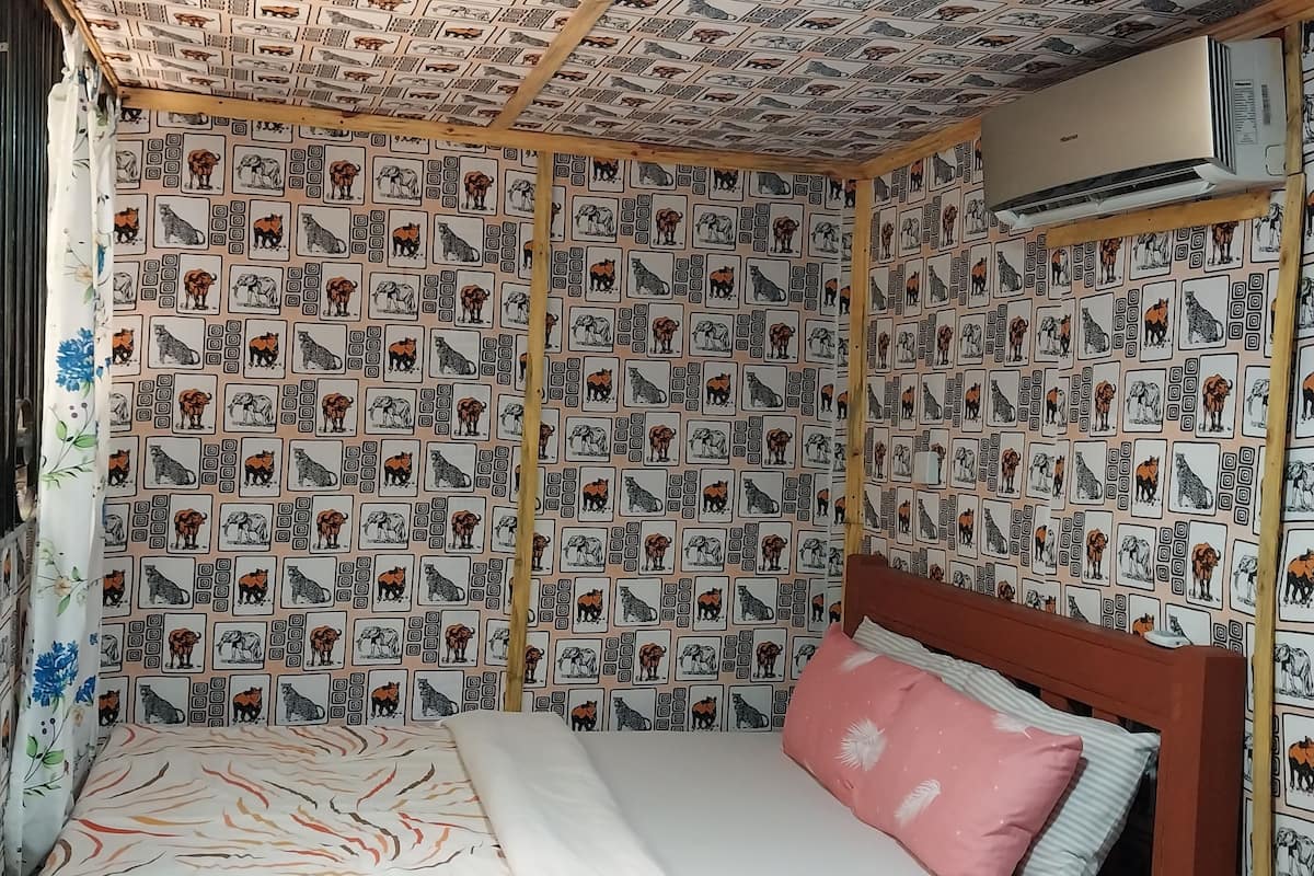 Basic Room | 1 bedroom, laptop workspace, iron/ironing board, free WiFi