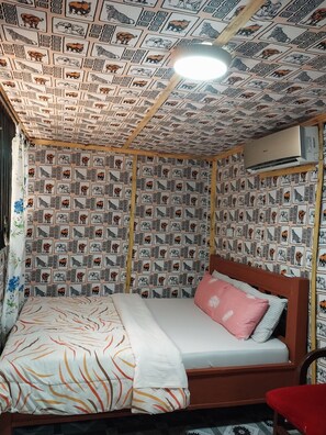 Basic Room | 1 bedroom, laptop workspace, iron/ironing board, free WiFi - Green Garden Guest House (Arusha)