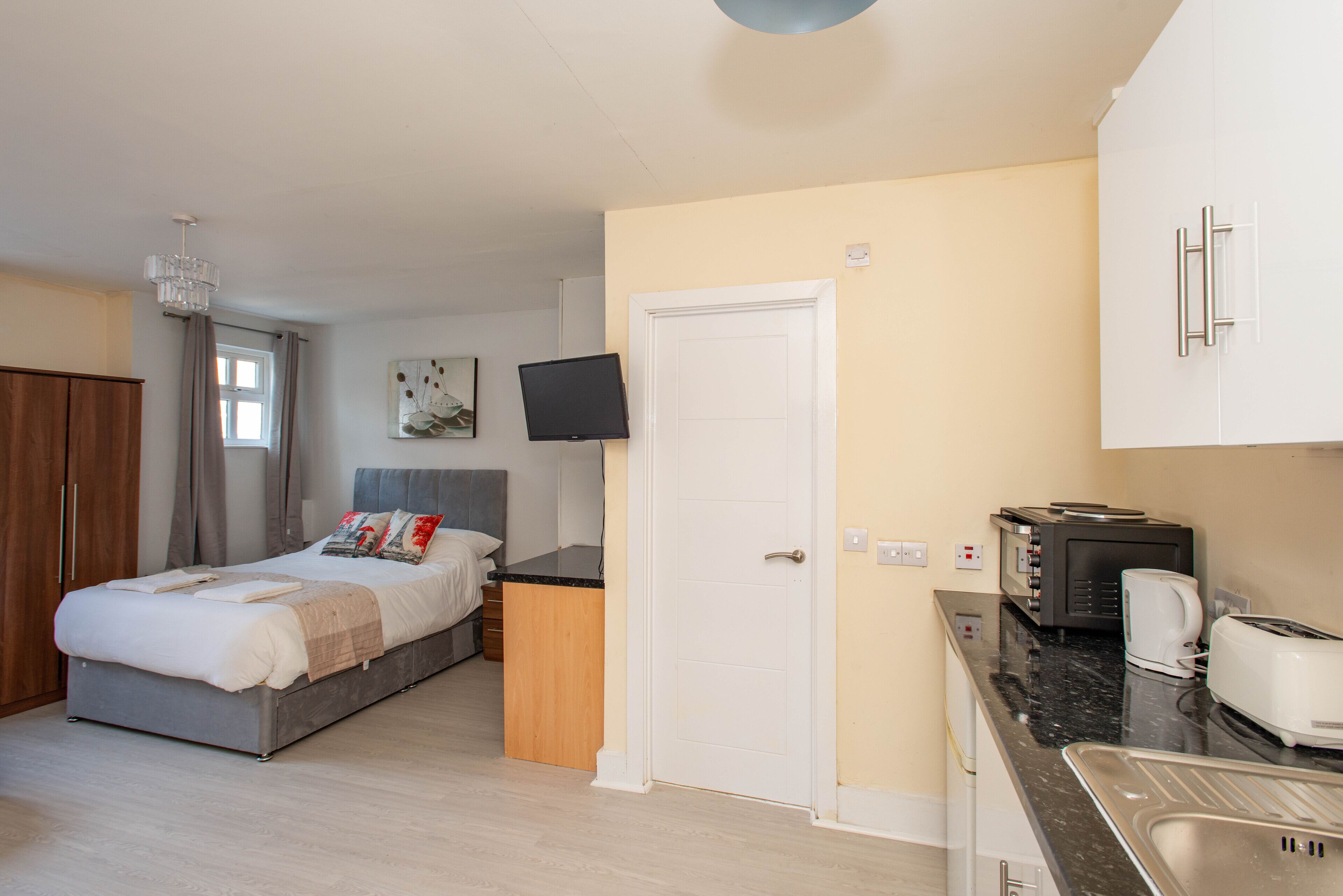 REDUCED RATE - Studio 1- 25 mins to London Bridge - Zone 6