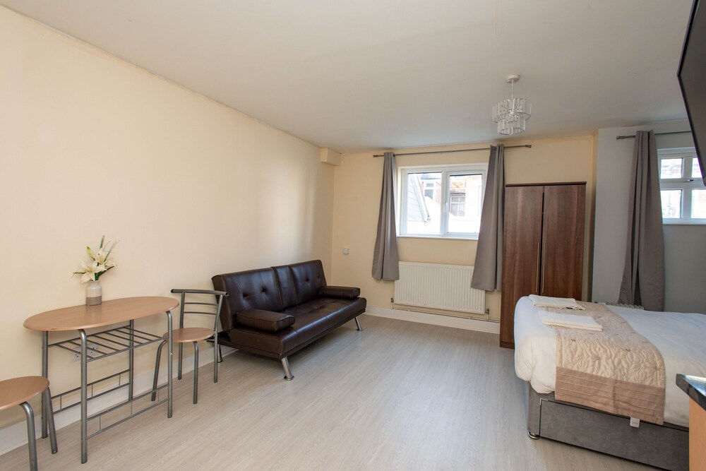 REDUCED RATE Studio 1 25 mins to London Bridge Zone 6 Chelsfield
