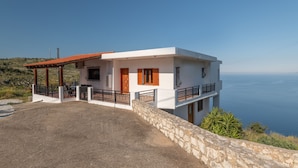 Panoramic Vacation House | Courtyard view - Galani Vacation House (Apokoronas)