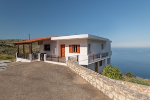 Panoramic Vacation House | 庭園景