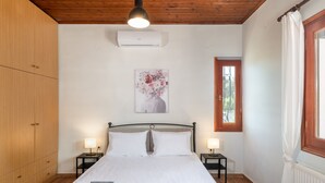 Panoramic Vacation House | 2 bedrooms, soundproofing, iron/ironing board, WiFi (free) - Galani Vacation House (Apokoronas)