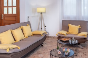 Panoramic Vacation House | 客廳 | 43-吋智慧型電視、有線頻道、電視