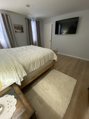 5 bedrooms, iron/ironing board, WiFi, bed sheets