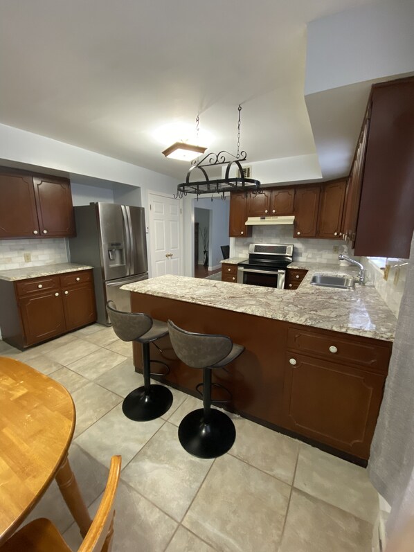 Microwave, oven, stovetop, dishwasher - Beautiful home in the Pocono near all attractions. (Tannersville)