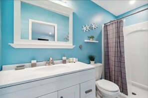 Asciugacapelli, asciugamani, sapone, shampoo