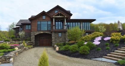 Modern Lake Erie Cottage w/ Hot Tub Near Wineries