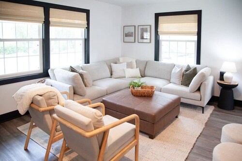 Modern Lake Erie Cottage w/ Hot Tub Near Wineries