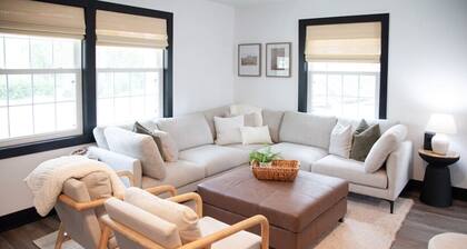 Modern Lake Erie Cottage w/ Hot Tub Near Wineries