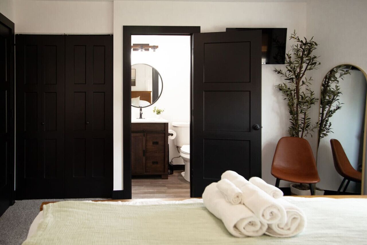 3 bedrooms, desk, iron/ironing board, free WiFi