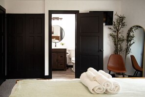 3 soverom, skrivebord, strykejern/-brett og wi-fi (inkludert)