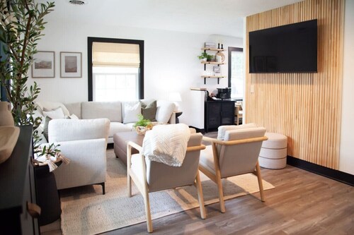 Modern Lake Erie Cottage w/ Hot Tub Near Wineries
