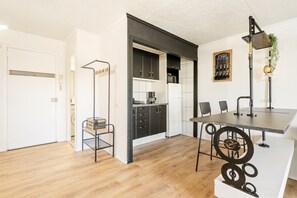 Fridge, microwave, coffee/tea maker, electric kettle