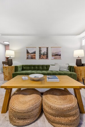 Classic Apartment | Living area - Lilac in Law (Seattle)