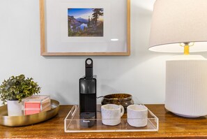 Classic Apartment | Living area - Lilac in Law (Seattle)