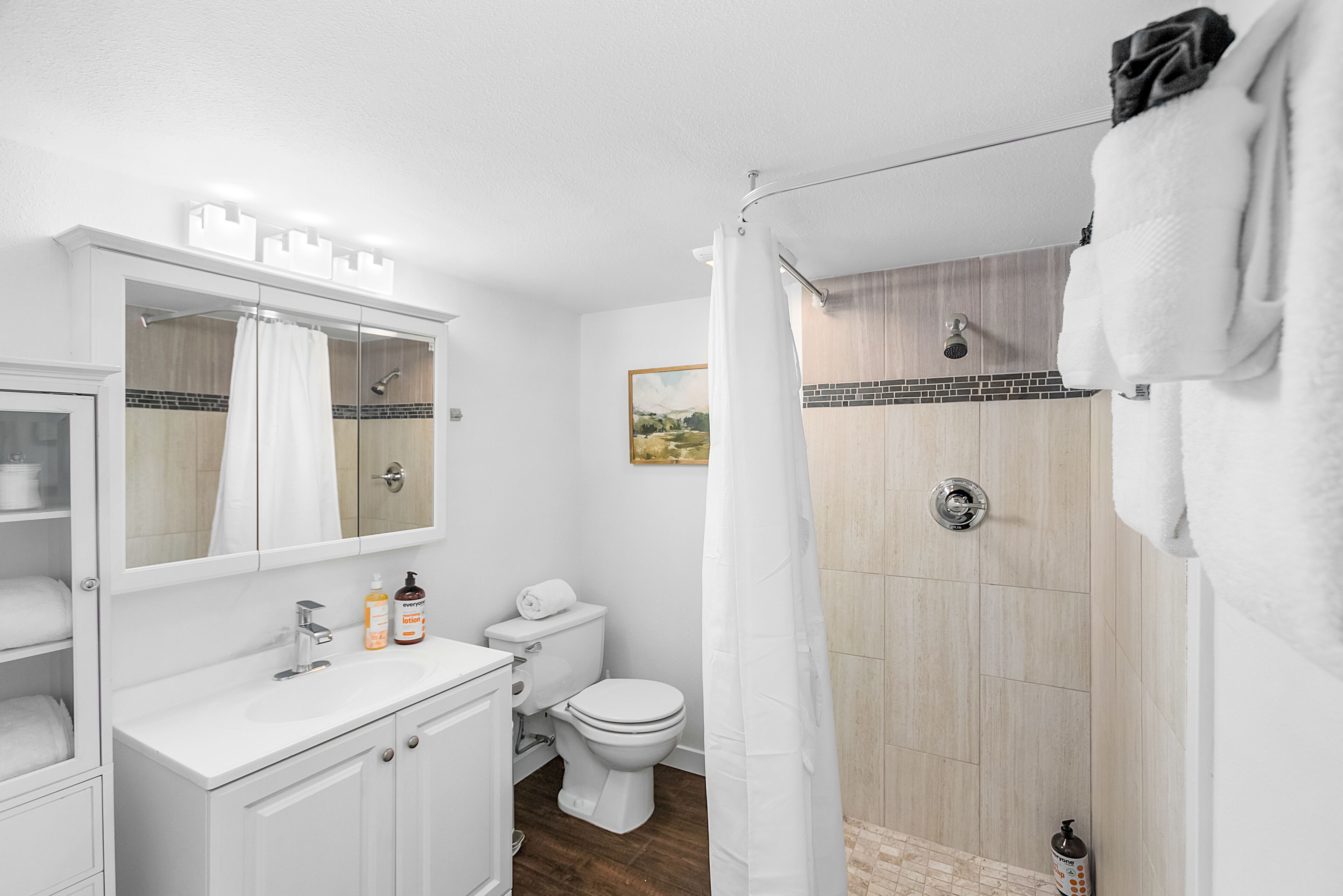 Classic Apartment | Bathroom | Towels, toilet paper