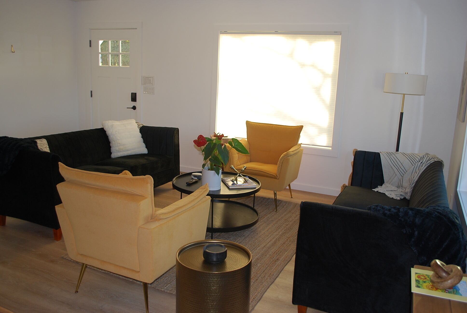 Beautifully appointed bungalow. Heights of Hood River. Sleeps 6. 4 beds. 