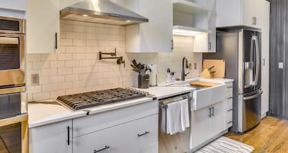 Downtown Omaha Getaway w/ Deck & Gas Grill!
