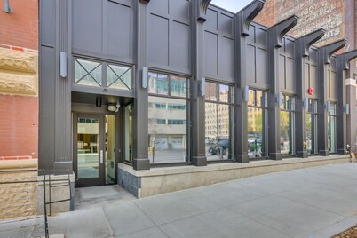 Downtown Omaha Getaway w/ Deck & Gas Grill!