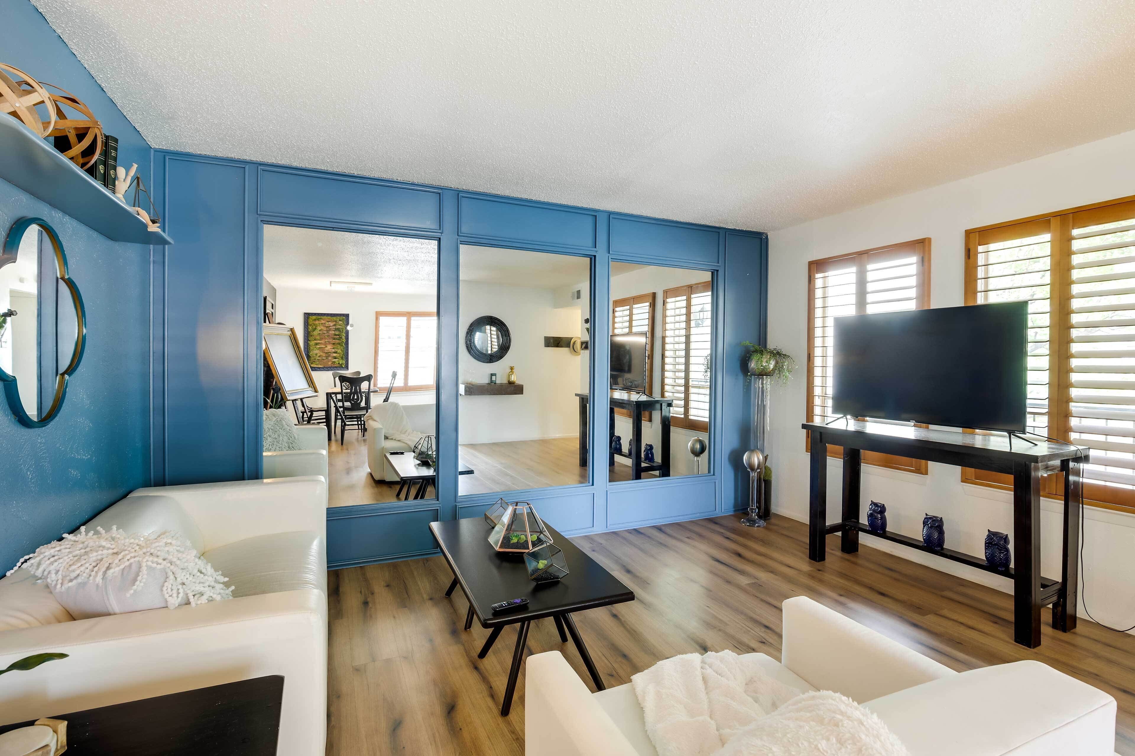 Comfortable & Artsy Dallas Condo w/ Community Pool