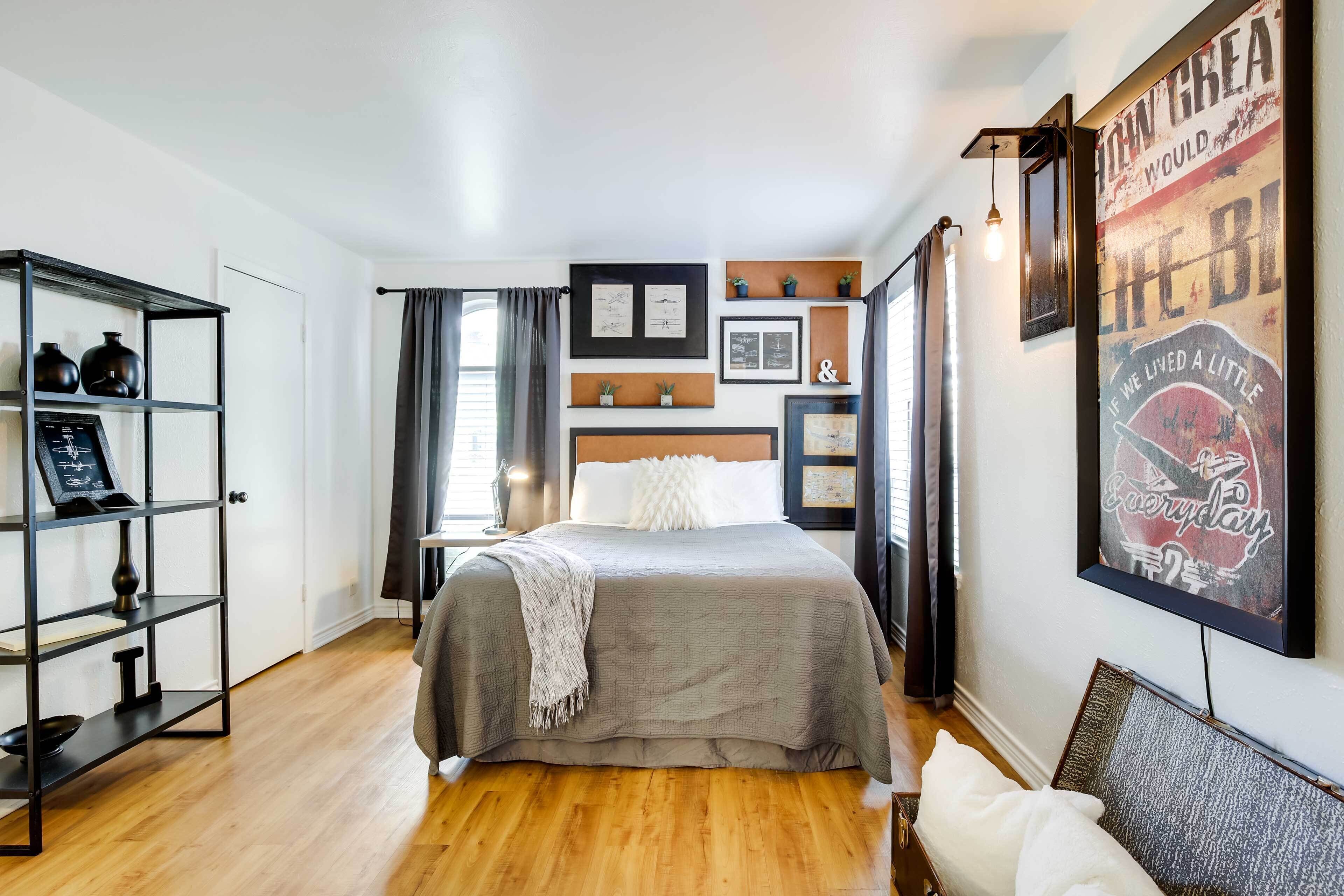 1 bedroom, desk, internet, bed sheets