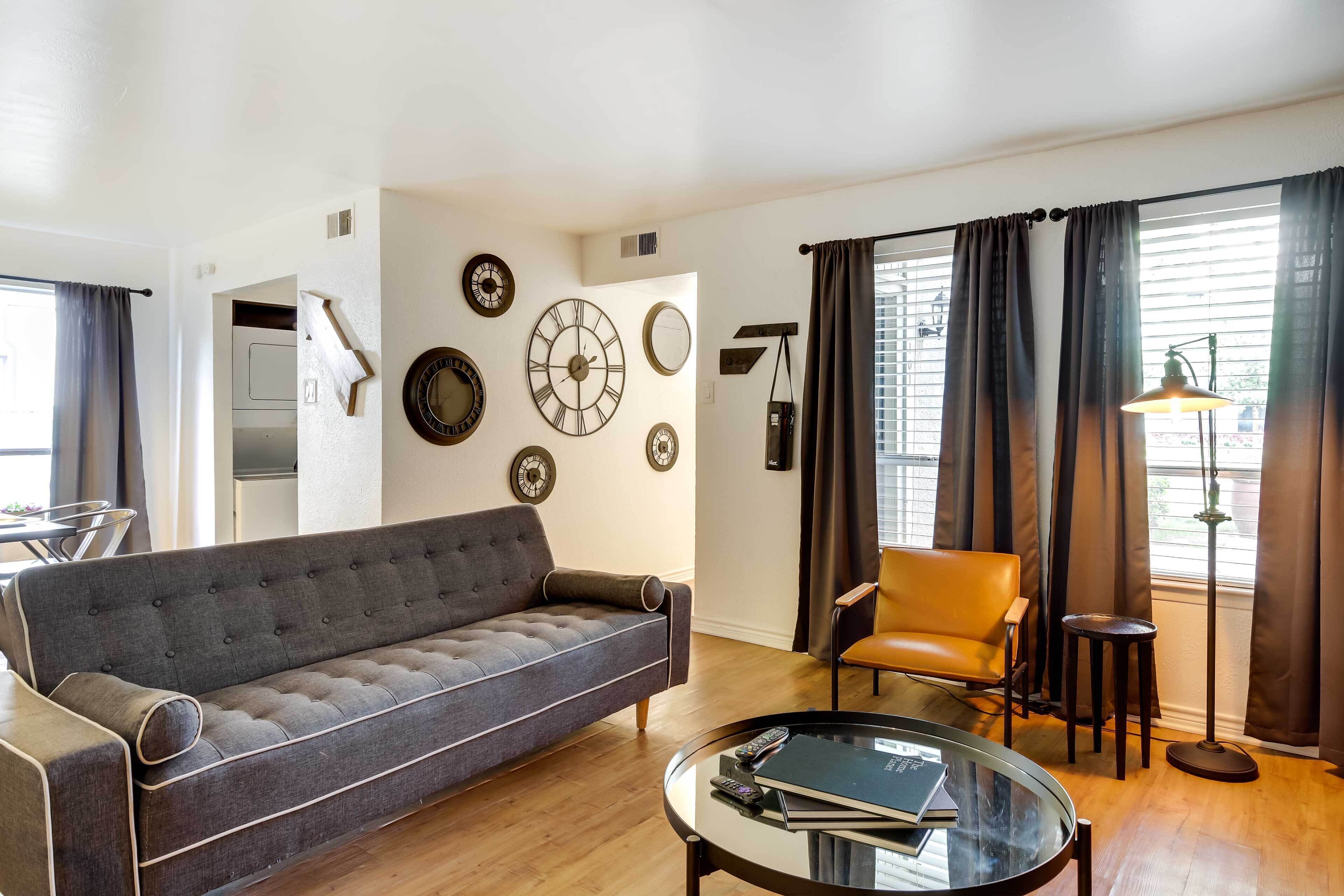 Contemporary Dallas Condo w/ Pool Access!