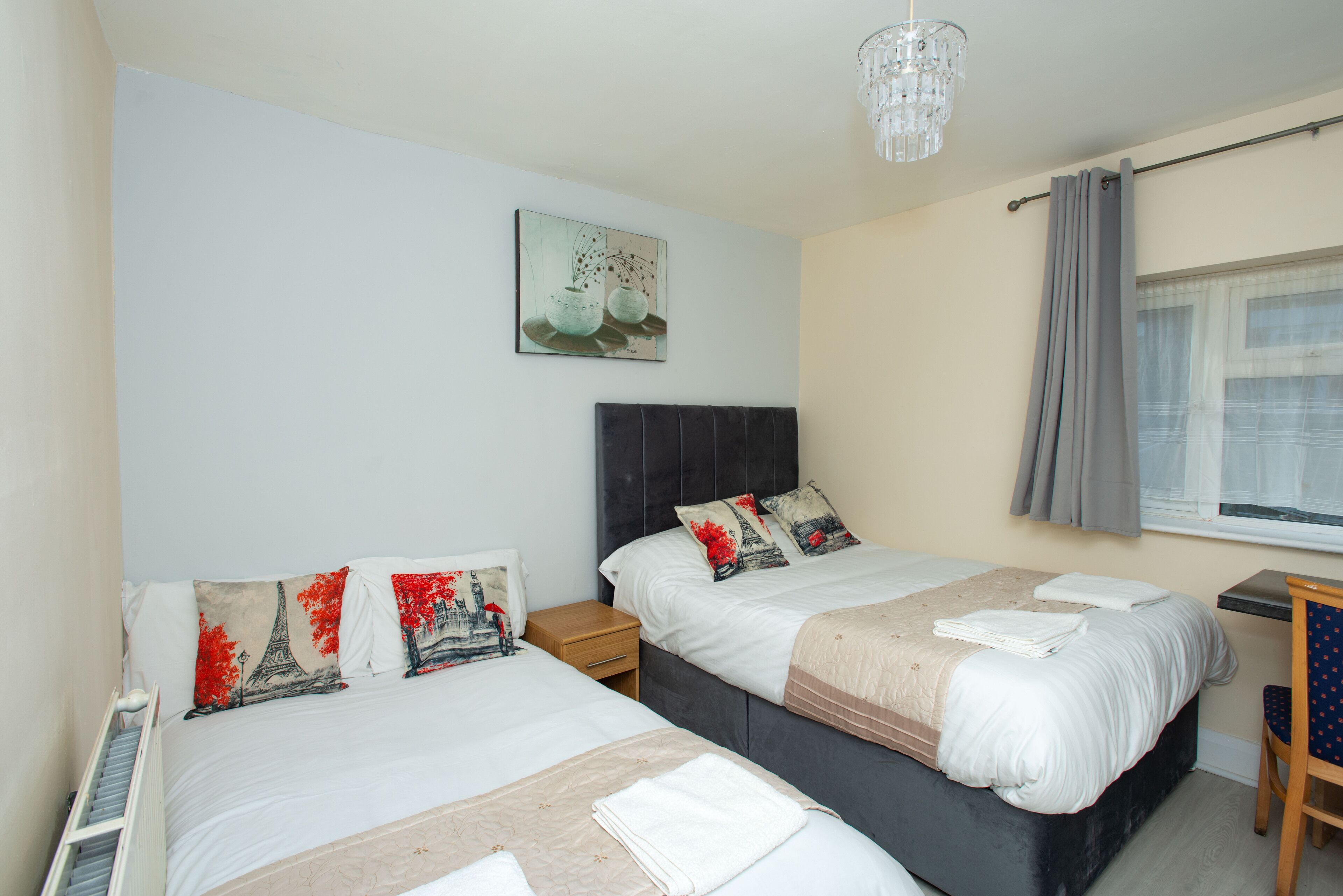 *REDUCED* Compact Studio 20 minutes to London via fast train