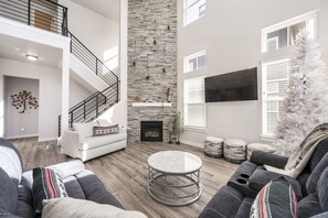 تلفزيون ذكي، مدفأة، ستيريو