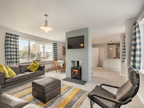 TV, fireplace - A stunning location for exploring the stunning North Norfolk Coast. (Brancaster Staithe, near King&rsquo;s Lynn)