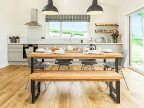 Unclassified image, 2 of 13, button