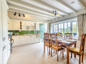 Dishwasher, high chair - 3 bedroom accommodation in South Creake, near Fakenham (South Creake, near Fakenham)