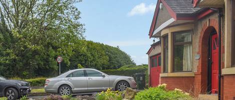 المنطقة المحيطة بالمنشأة