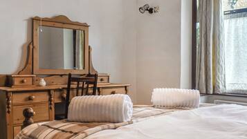 4 bedrooms, free WiFi, bed sheets