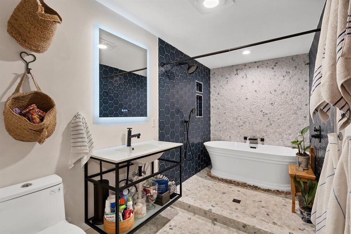 Cloverfield Villa! Ask about discounts before you book!