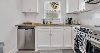 Harmony -Newly Renovated 2 bedroom apartment